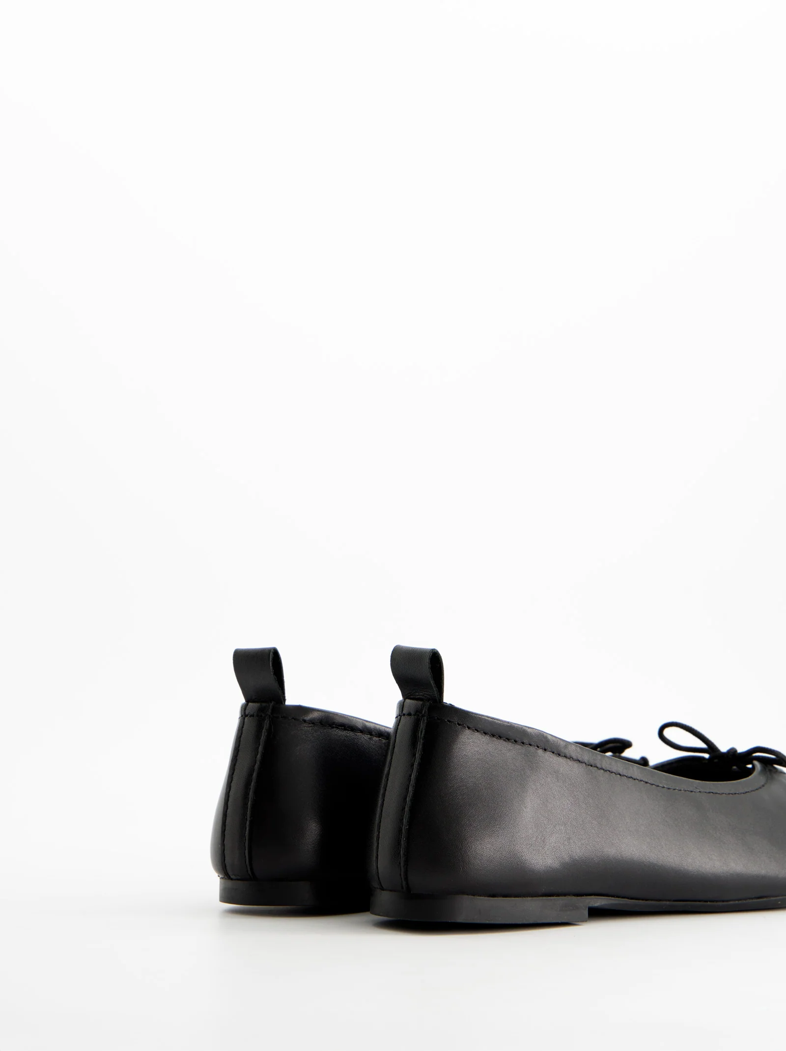 BELLA - BLACK LEATHER FLATS - Image 5