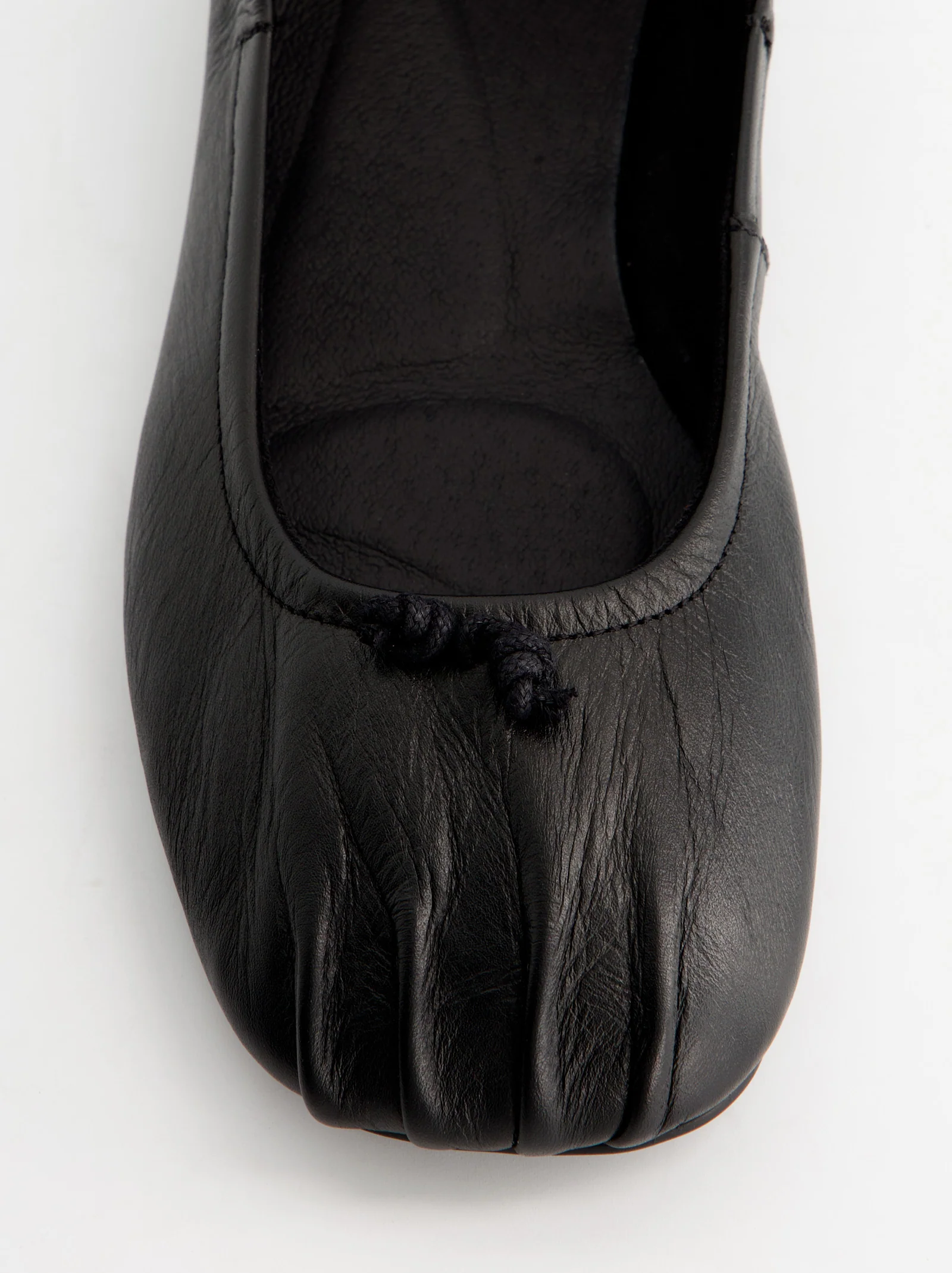 BLACK LEATHER BALLET FLATS WITH RUCHED EFFECT - CATTY - Image 4
