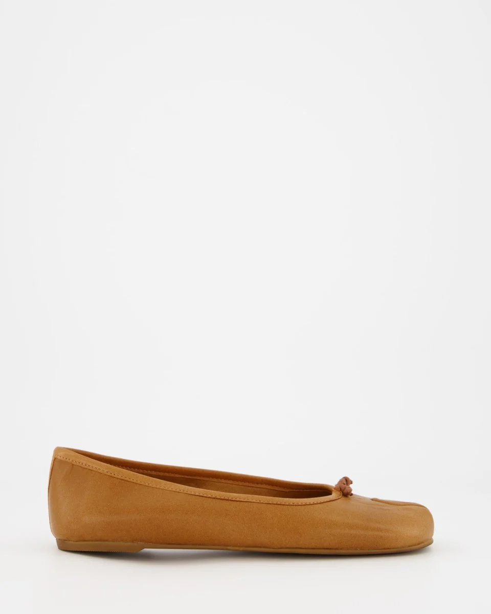 BROWN LEATHER TABI FLATS - KARVA - Image 3