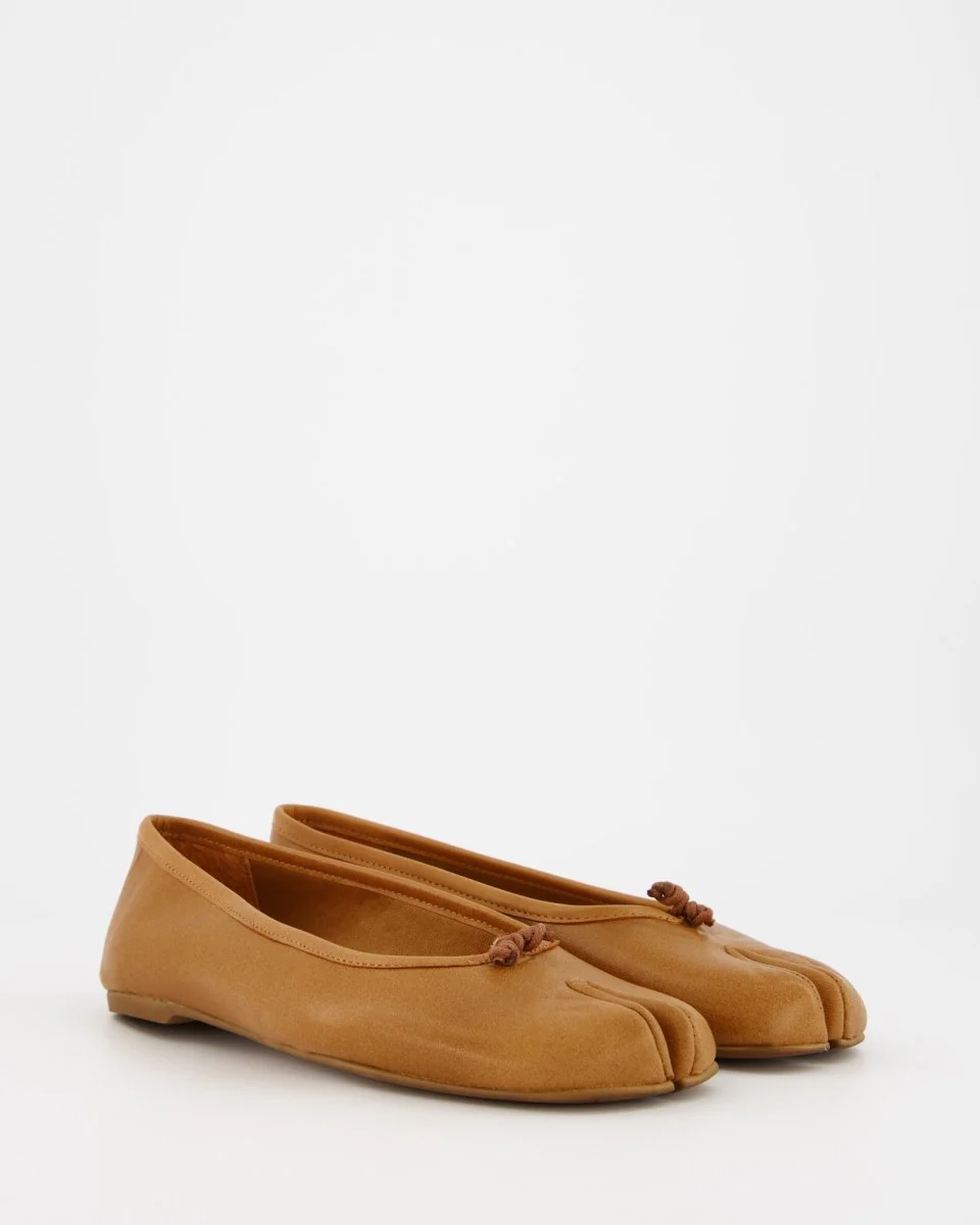 BROWN LEATHER TABI FLATS - KARVA - Image 4