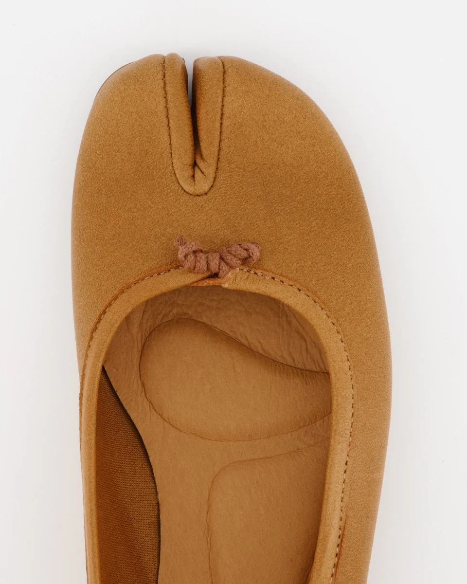 BROWN LEATHER TABI FLATS - KARVA - Image 5