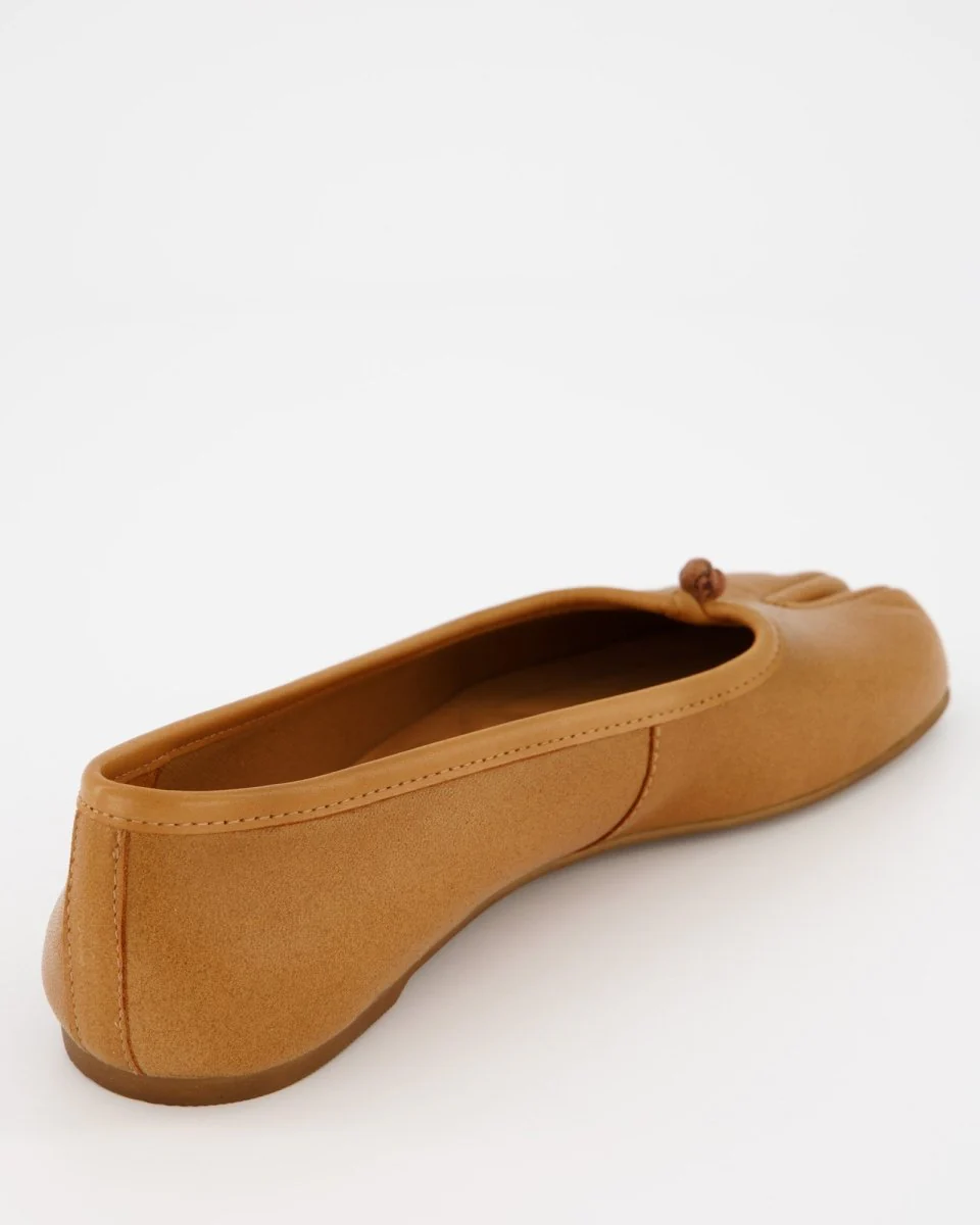 BROWN LEATHER TABI FLATS - KARVA - Image 6