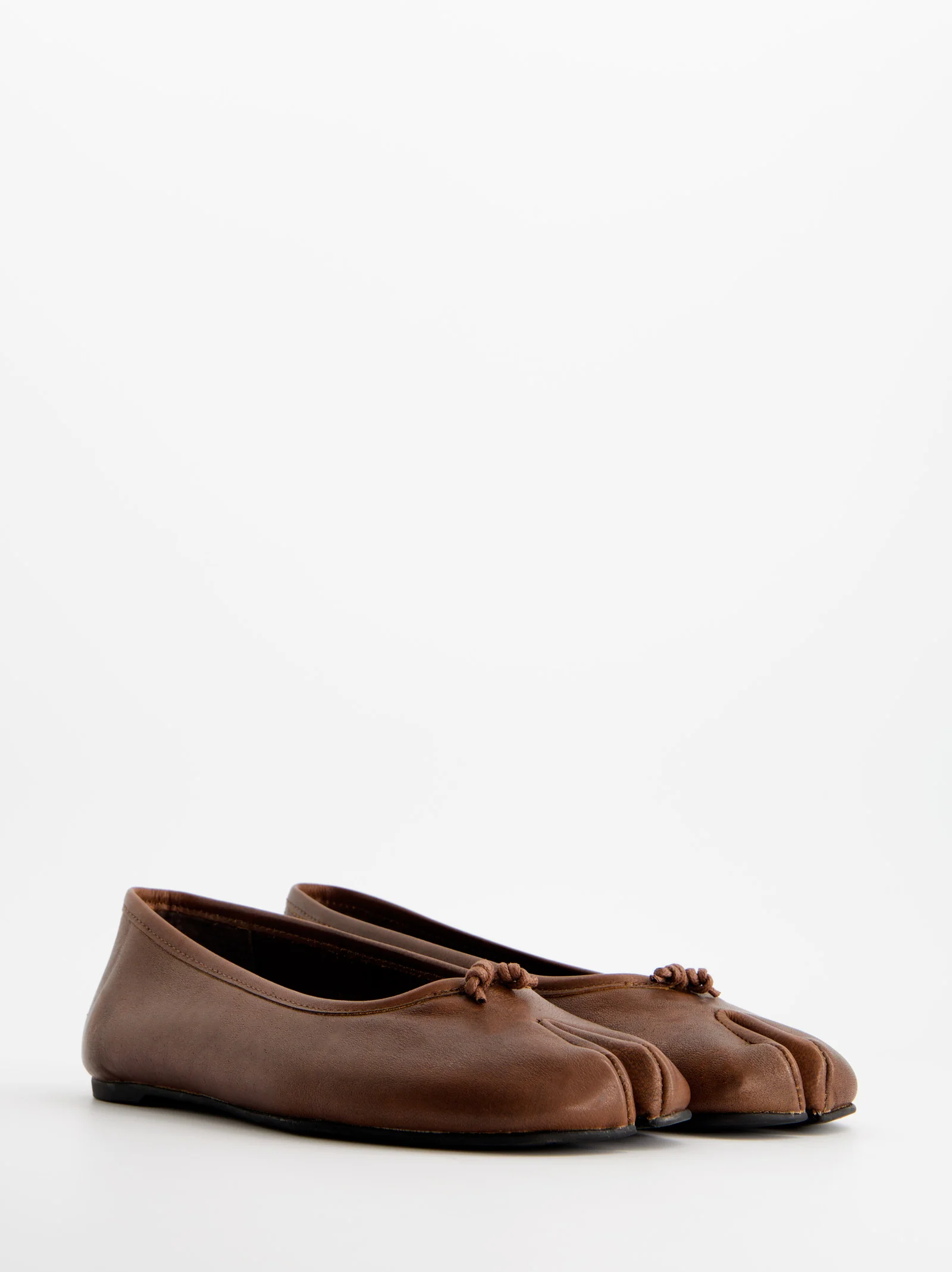 BROWN LEATHER TABI FLATS - KARVA - Image 4