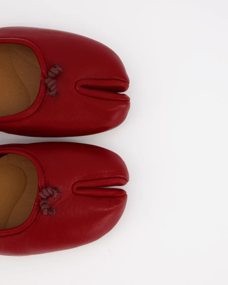 RED LEATHER TABI FLATS - KARVA - Image 6