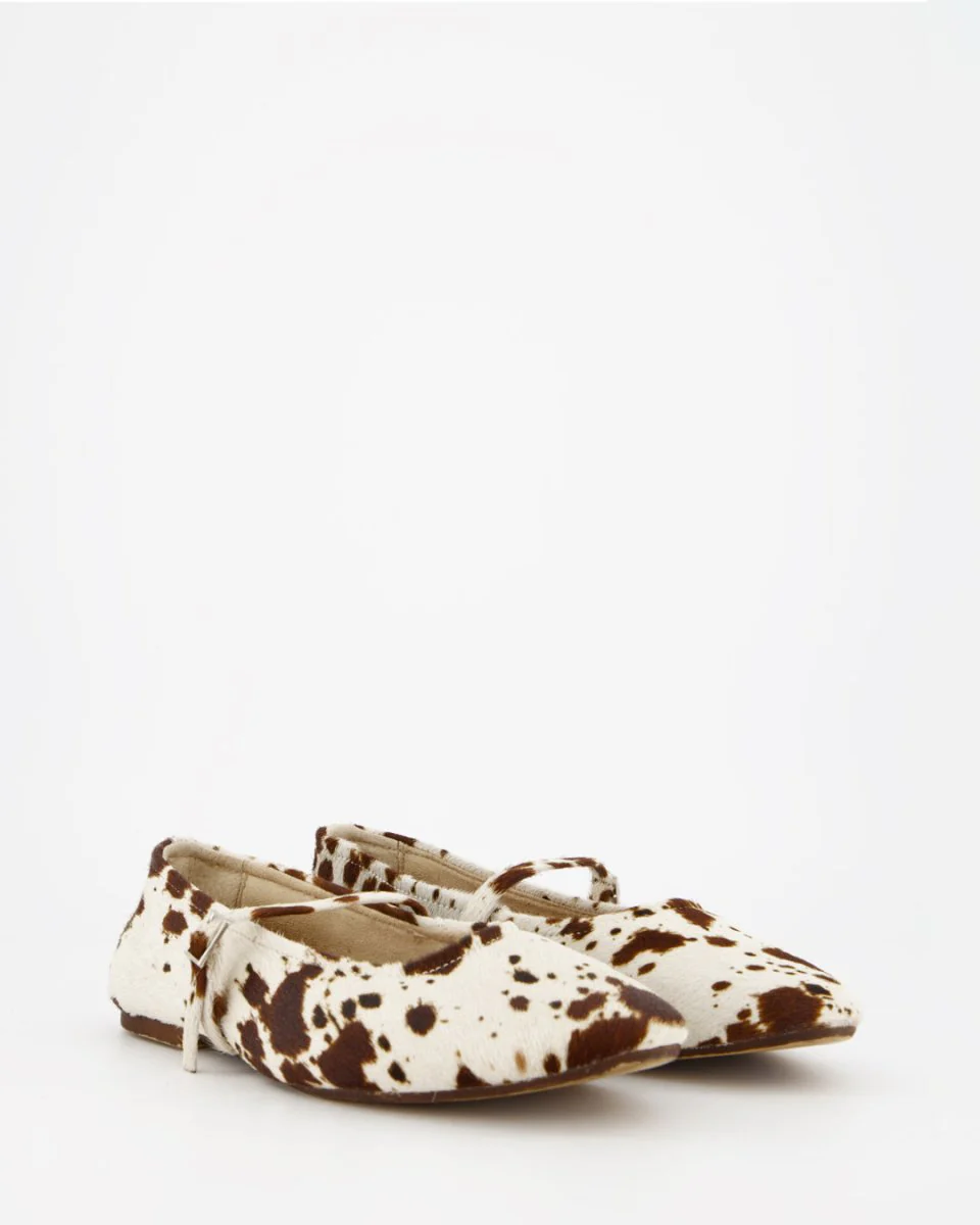 LINE - COW PRINT FLATS - Image 3