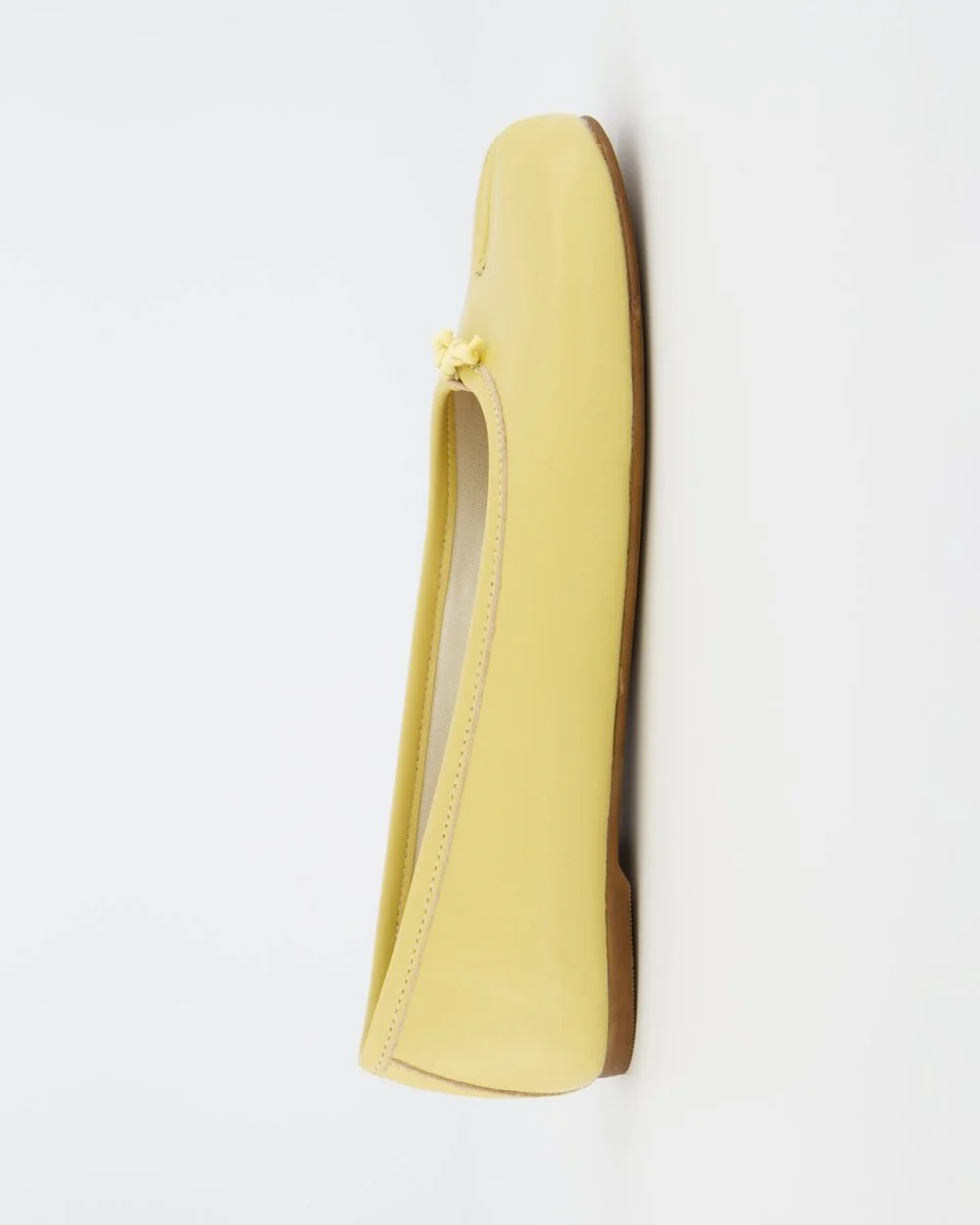YELLOW LEATHER TABI FLATS - KARVA - Image 3